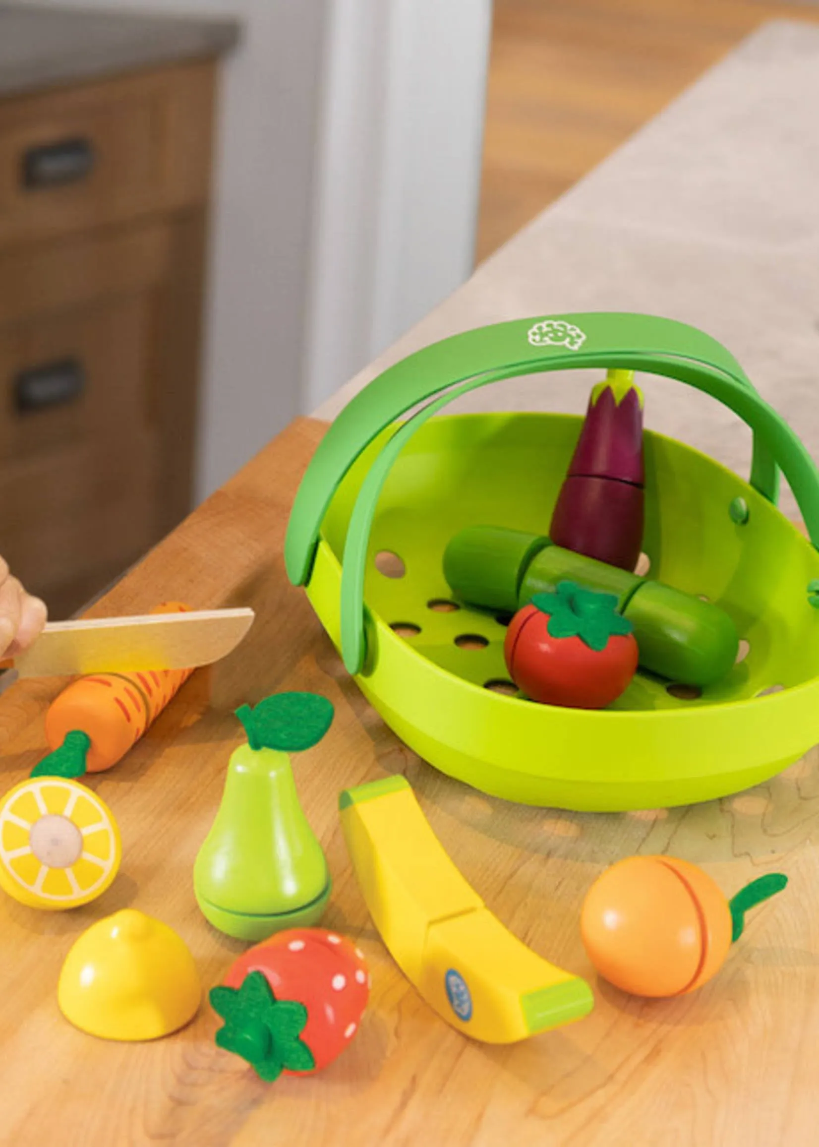 Pretendables Fruit and Veggie Basket Set by Fat Brain Toys